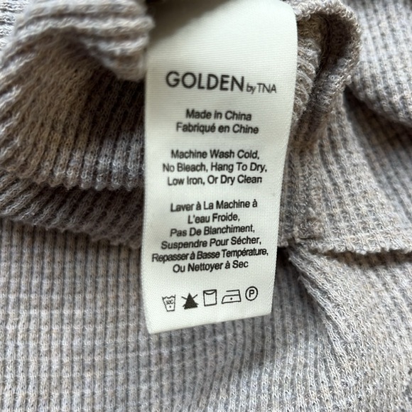SOLD Aritzia TNA Alder Thermal Long Sleeve size small - Picture 10 of 10